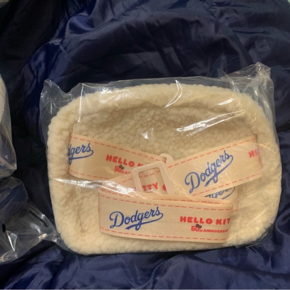 Hello Kitty Dodgers set! NIB - Picture 7 of 7